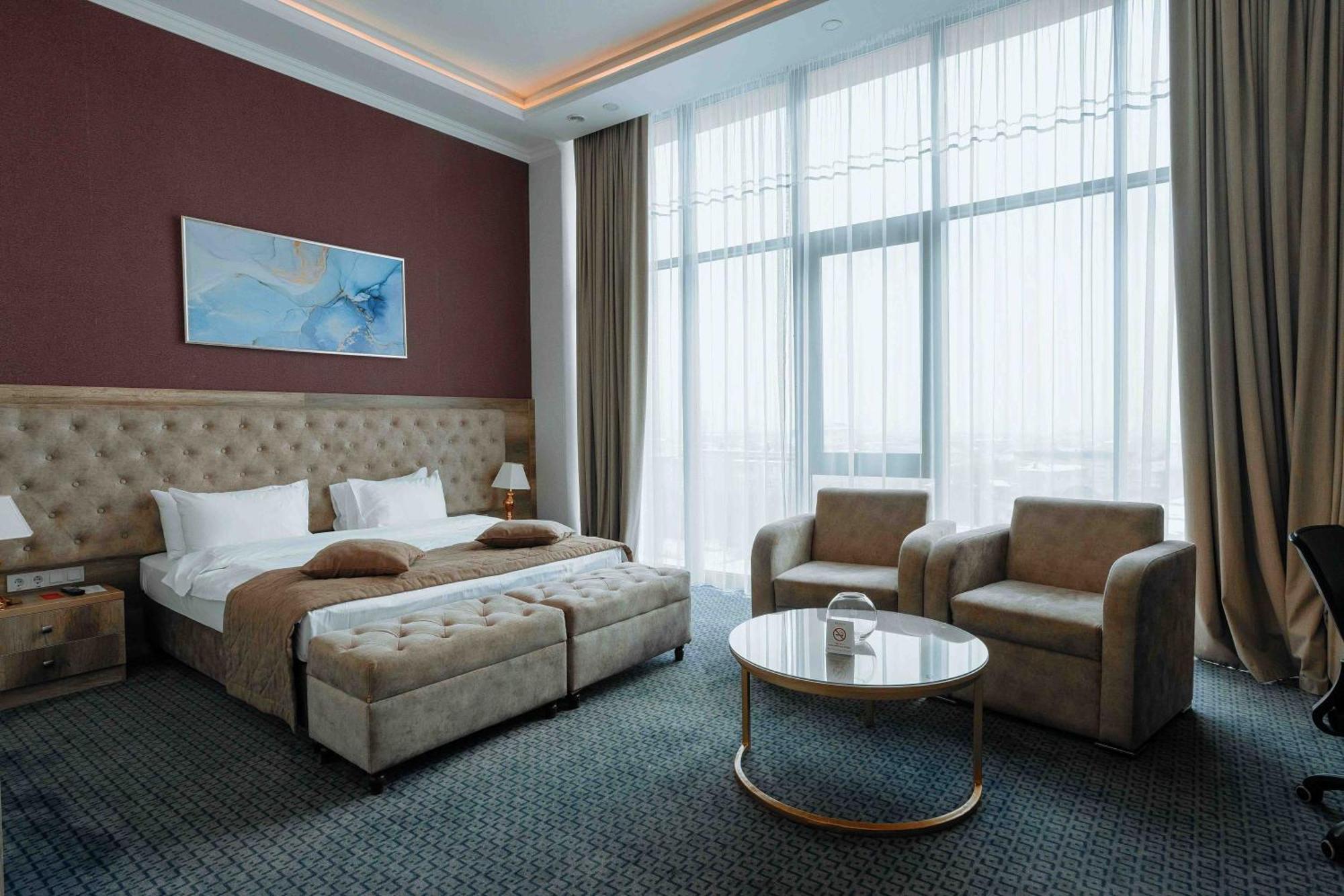 Ramada By Wyndham Shymkent Hotel Kültér fotó
