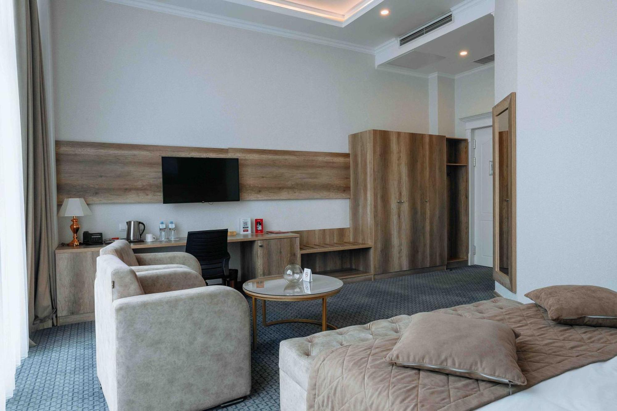 Ramada By Wyndham Shymkent Hotel Kültér fotó