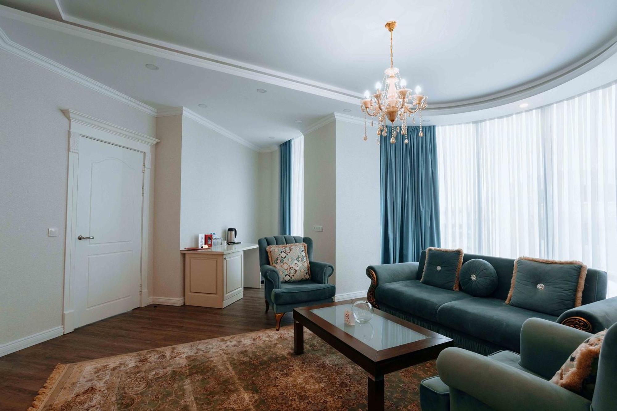 Ramada By Wyndham Shymkent Hotel Kültér fotó