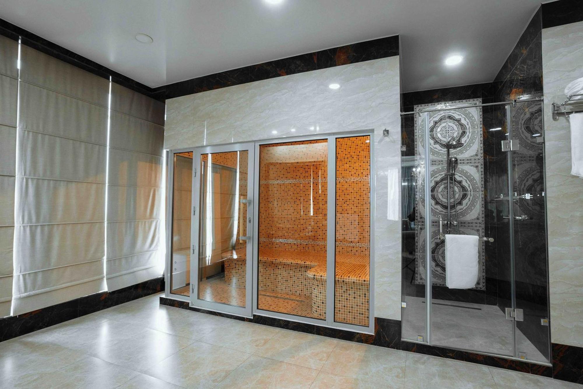 Ramada By Wyndham Shymkent Hotel Kültér fotó