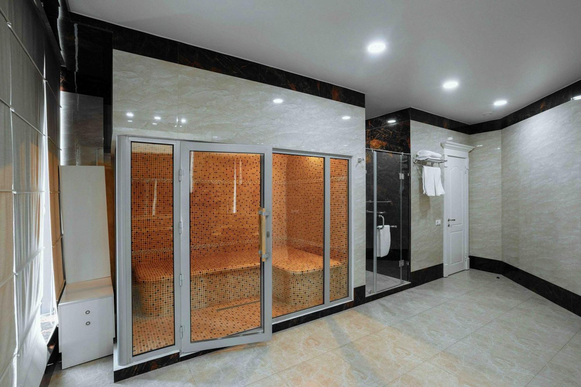 Ramada By Wyndham Shymkent Hotel Kültér fotó