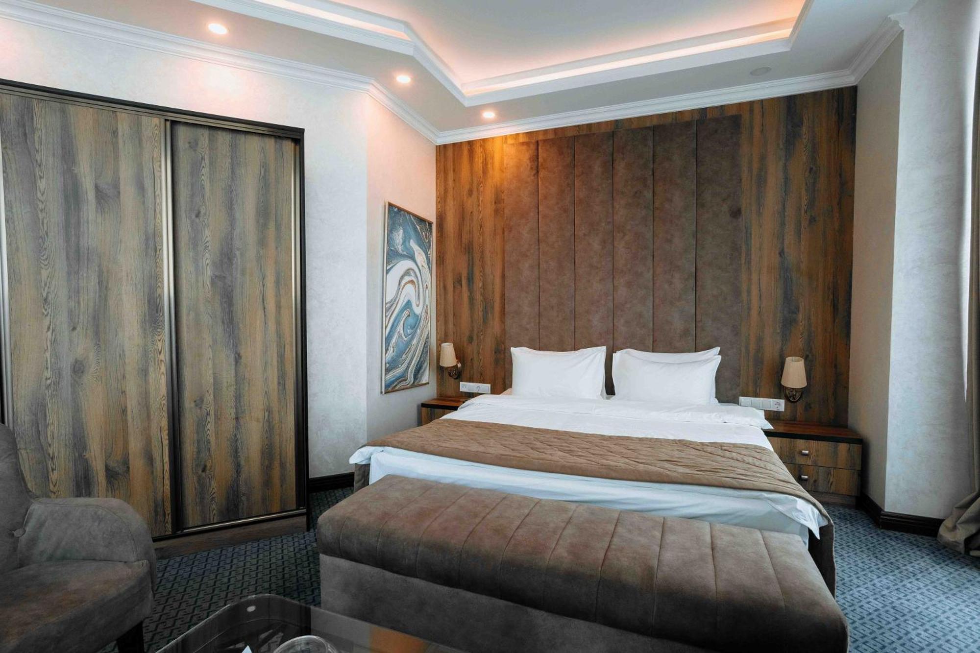 Ramada By Wyndham Shymkent Hotel Kültér fotó