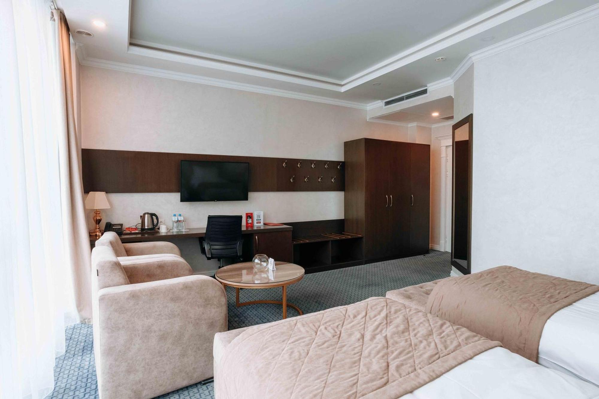 Ramada By Wyndham Shymkent Hotel Kültér fotó