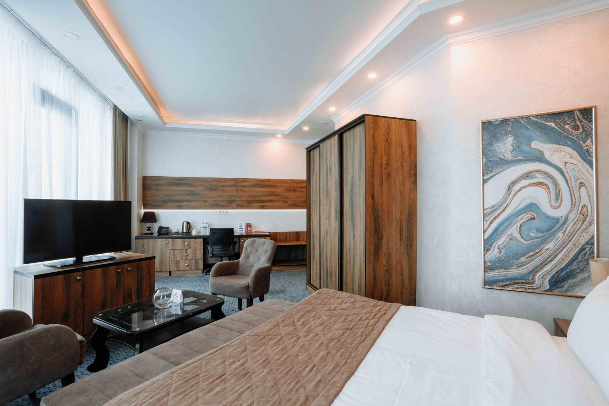 Ramada By Wyndham Shymkent Hotel Kültér fotó