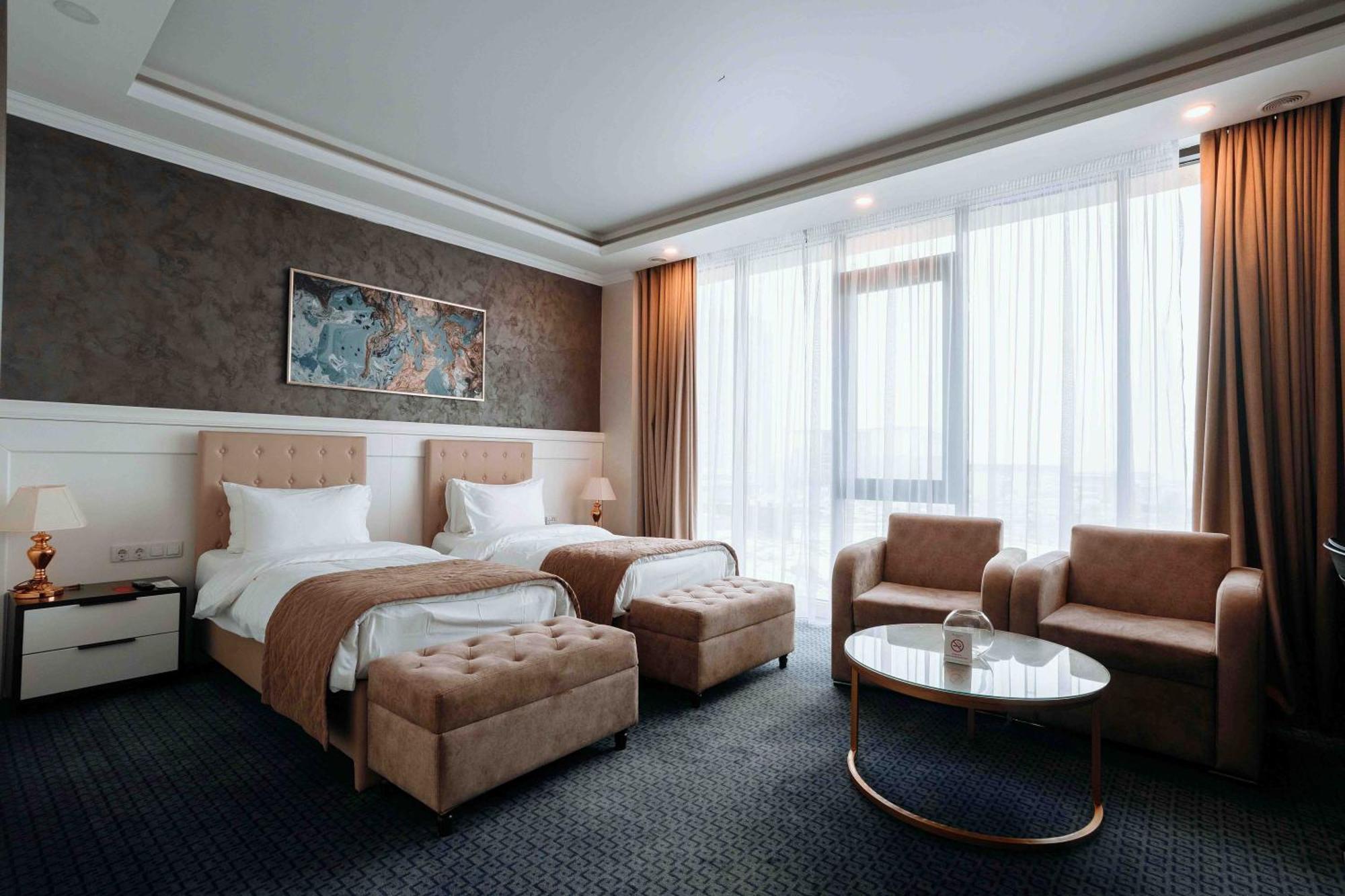 Ramada By Wyndham Shymkent Hotel Kültér fotó