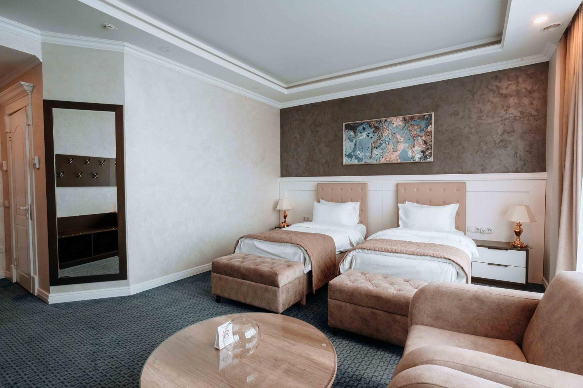 Ramada By Wyndham Shymkent Hotel Kültér fotó