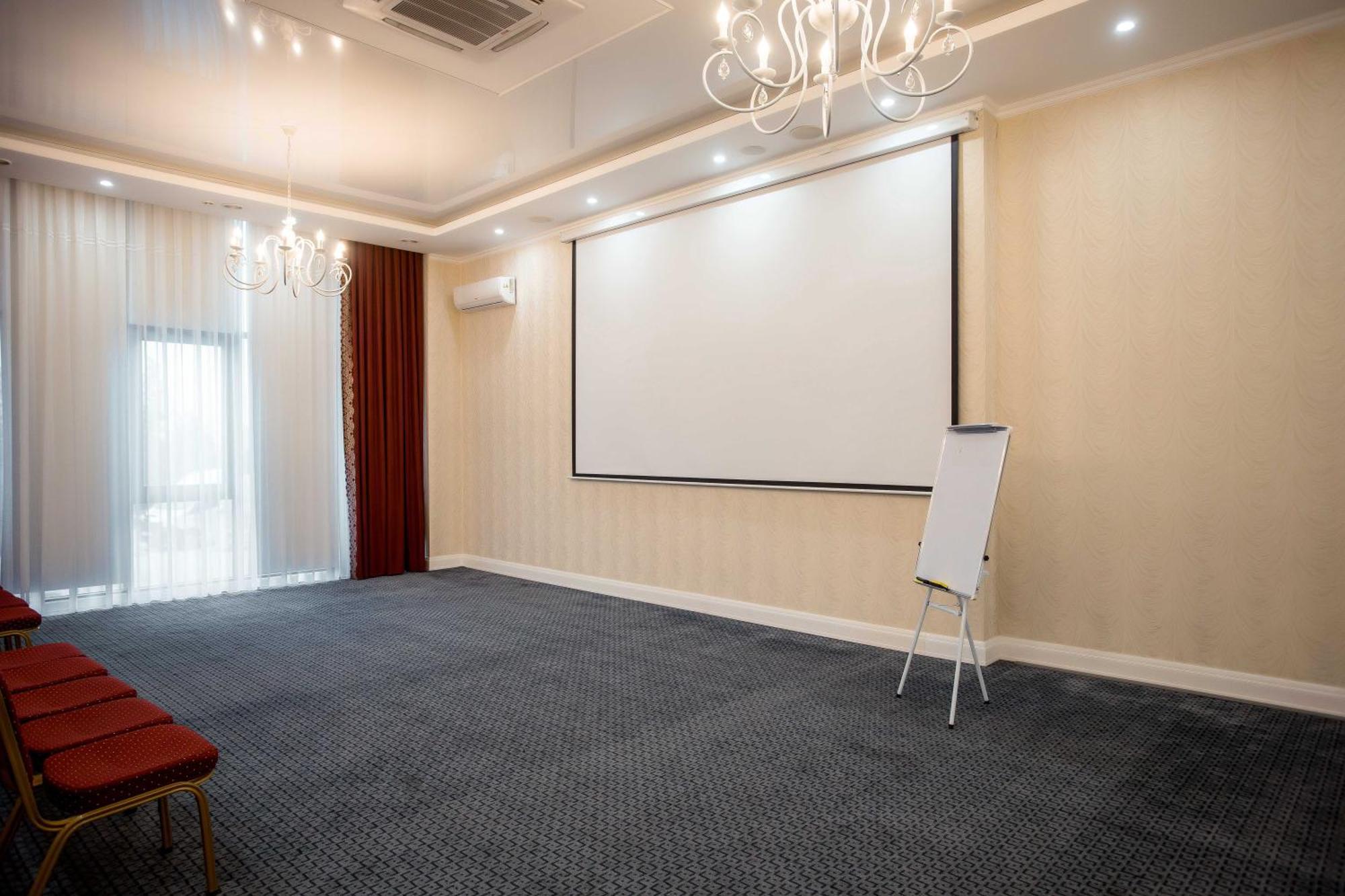 Ramada By Wyndham Shymkent Hotel Kültér fotó