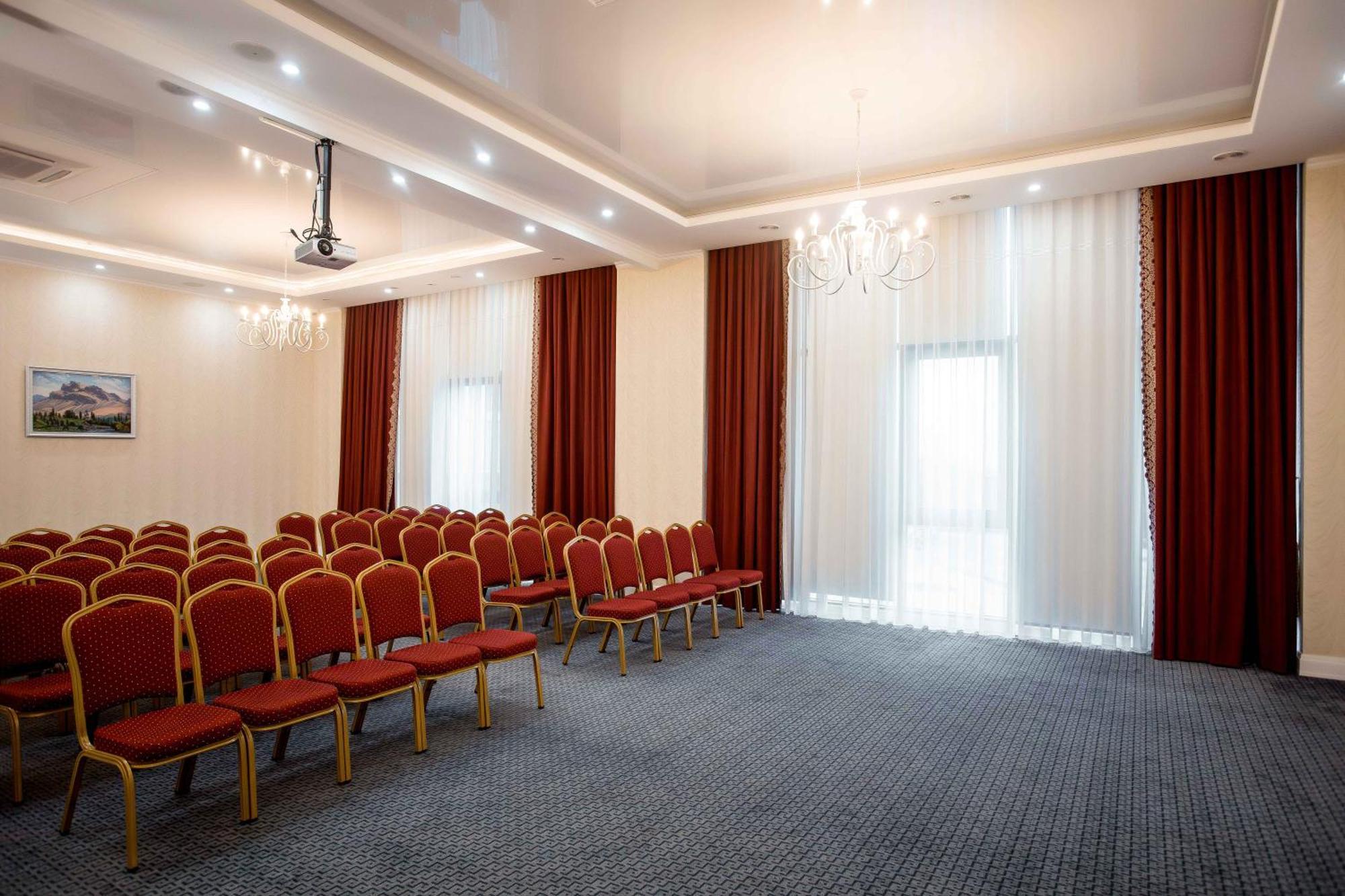 Ramada By Wyndham Shymkent Hotel Kültér fotó