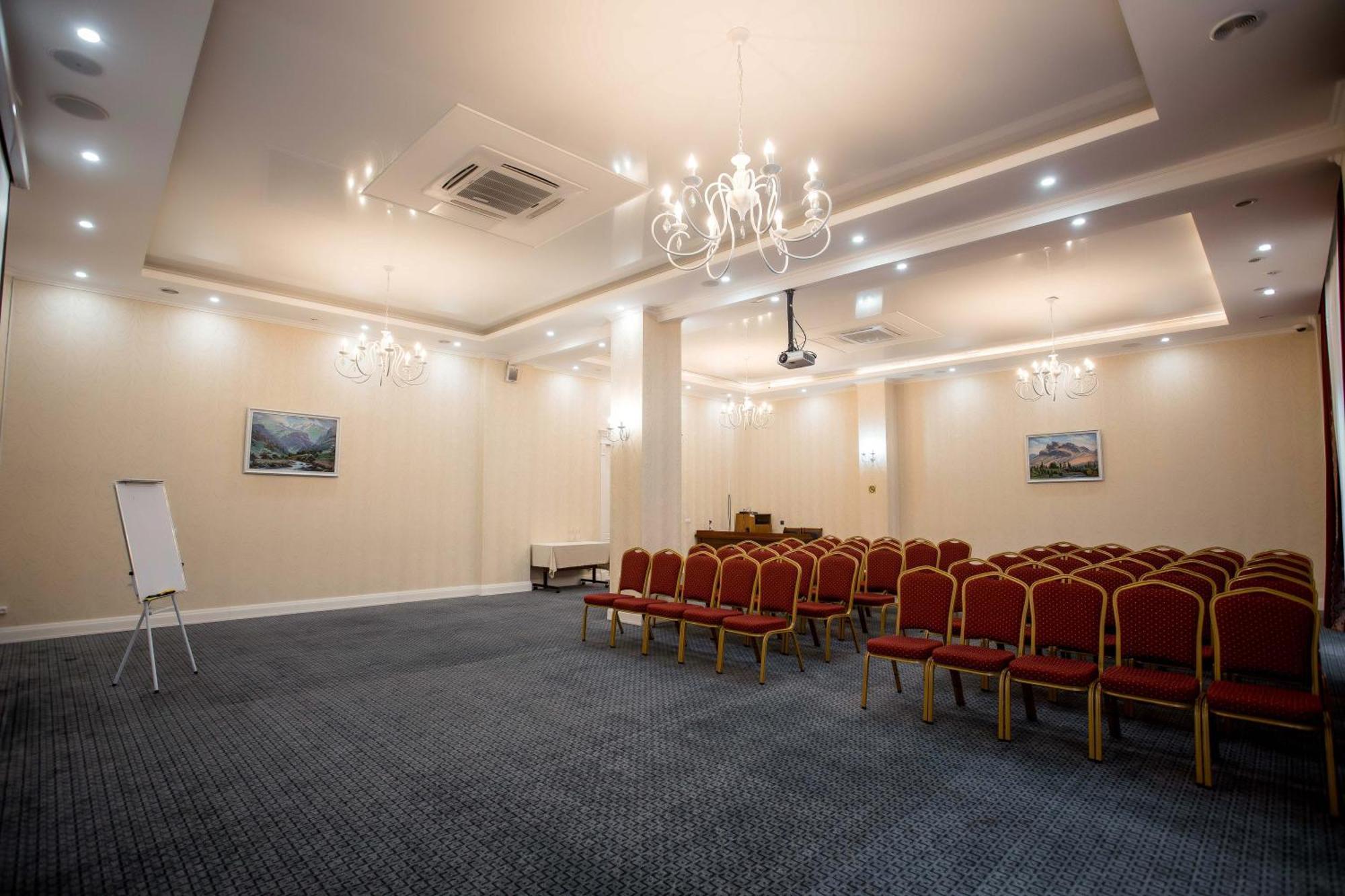Ramada By Wyndham Shymkent Hotel Kültér fotó