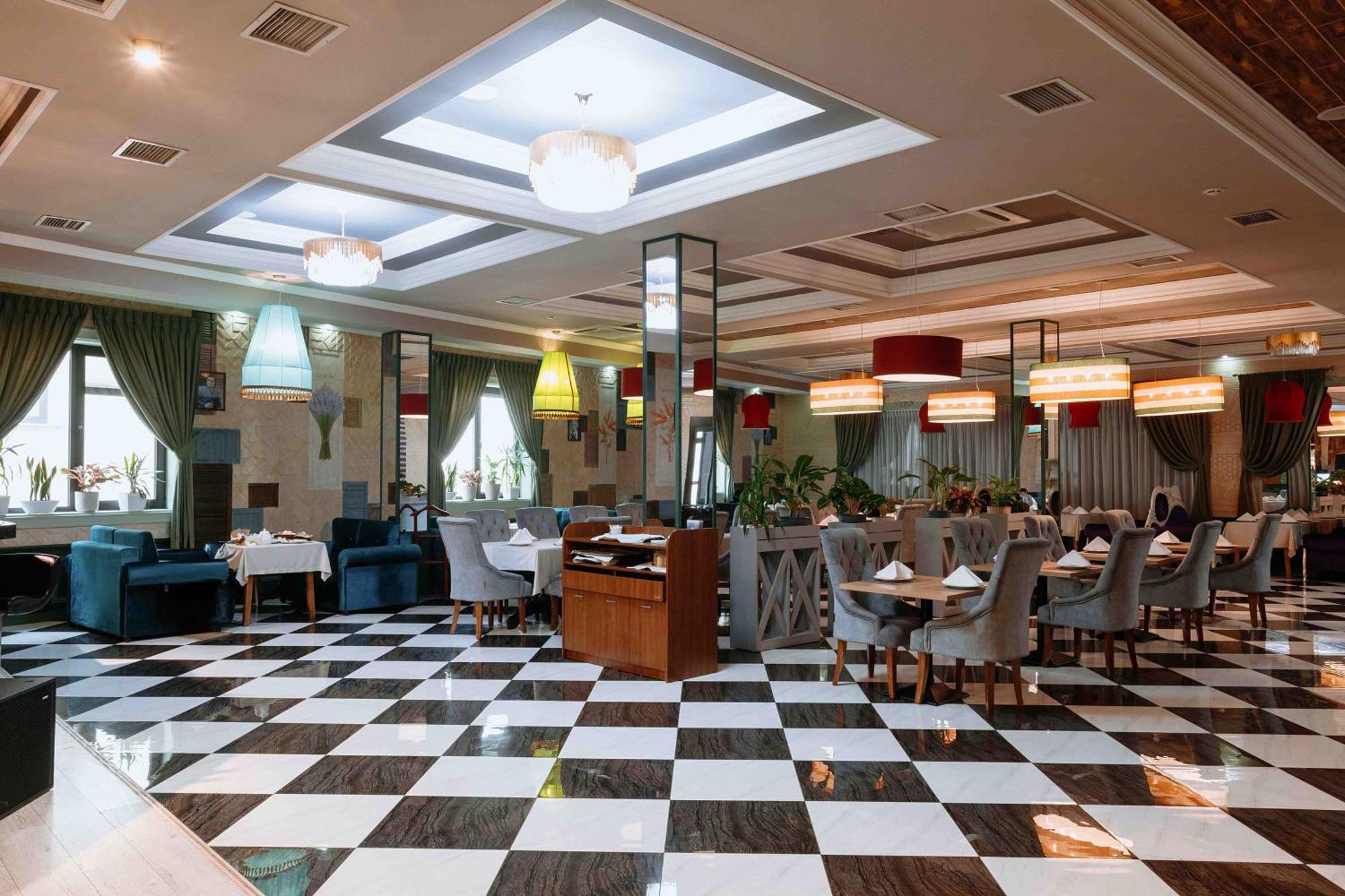 Ramada By Wyndham Shymkent Hotel Kültér fotó