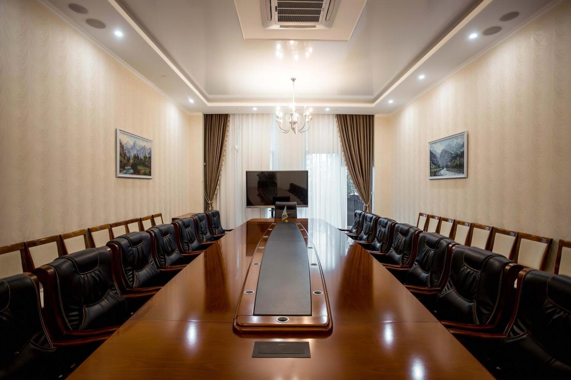 Ramada By Wyndham Shymkent Hotel Kültér fotó