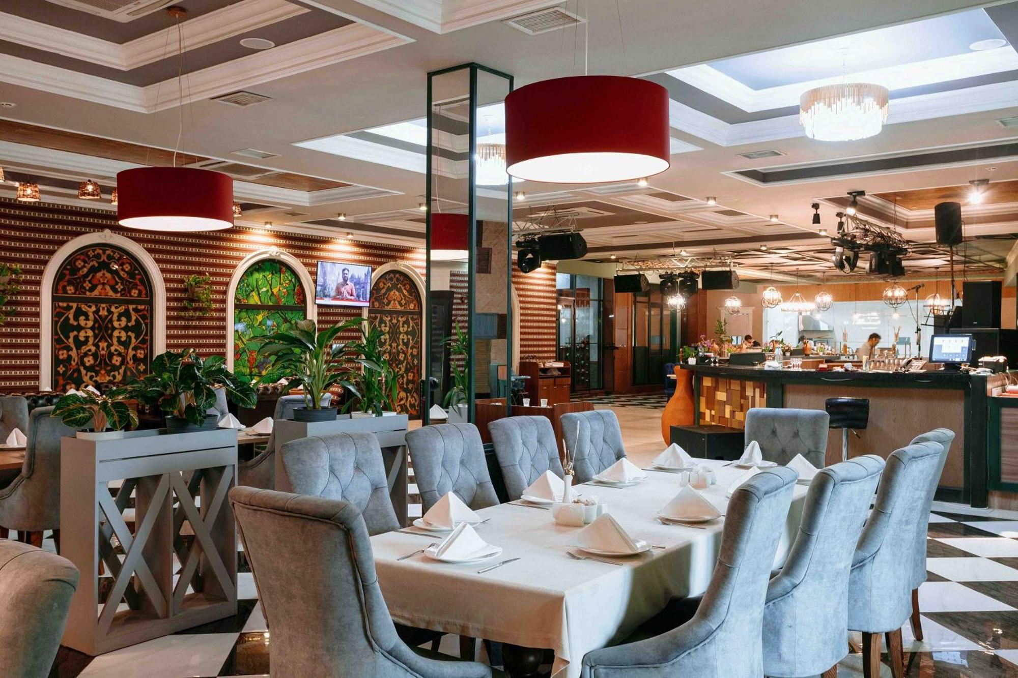Ramada By Wyndham Shymkent Hotel Kültér fotó