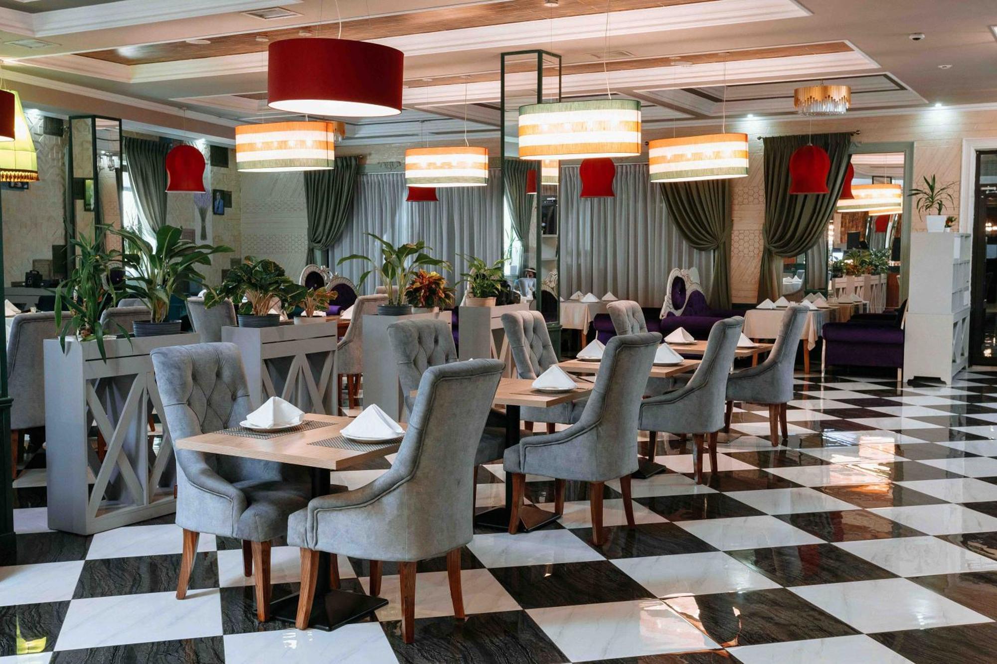 Ramada By Wyndham Shymkent Hotel Kültér fotó