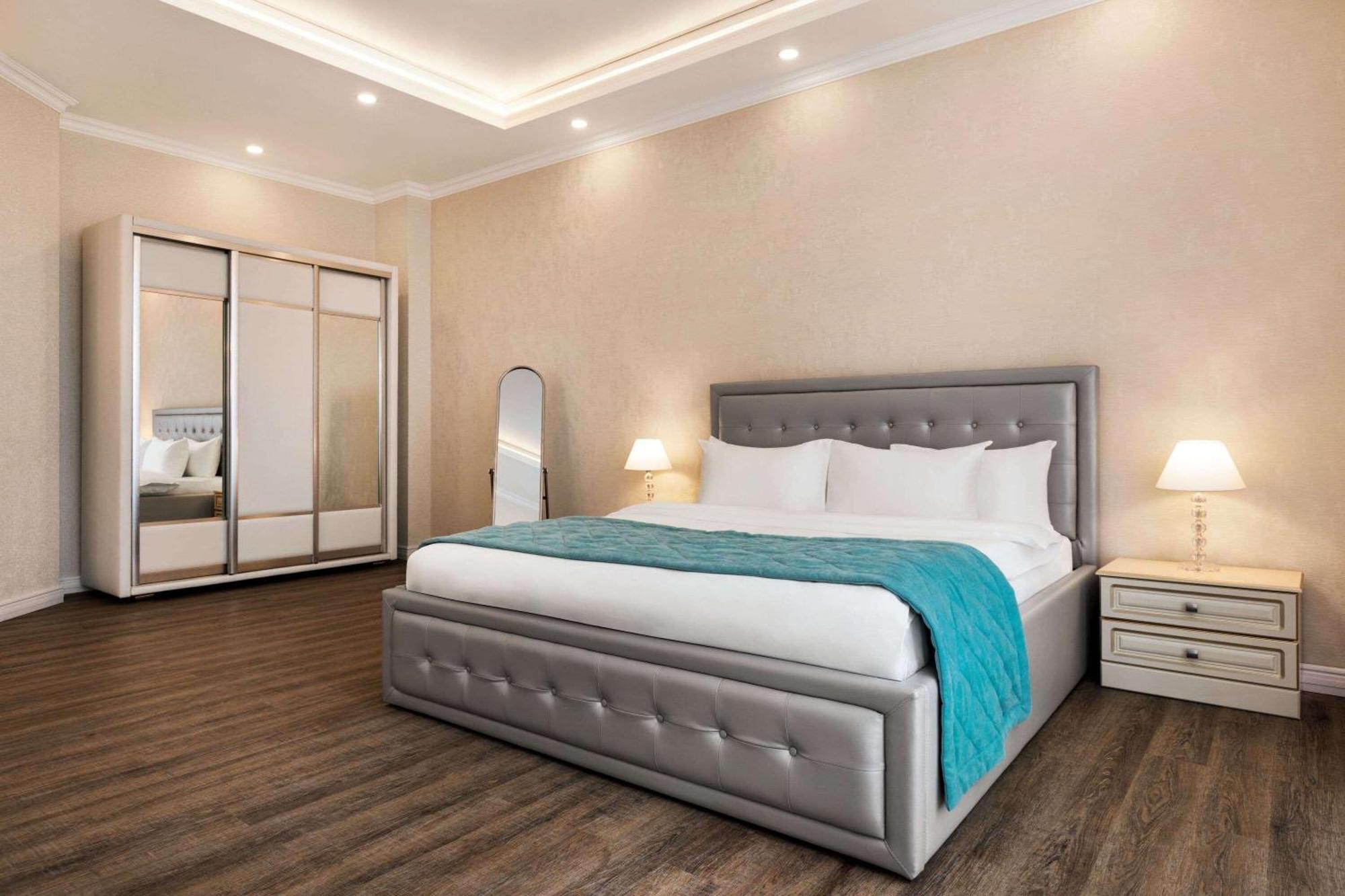 Ramada By Wyndham Shymkent Hotel Kültér fotó
