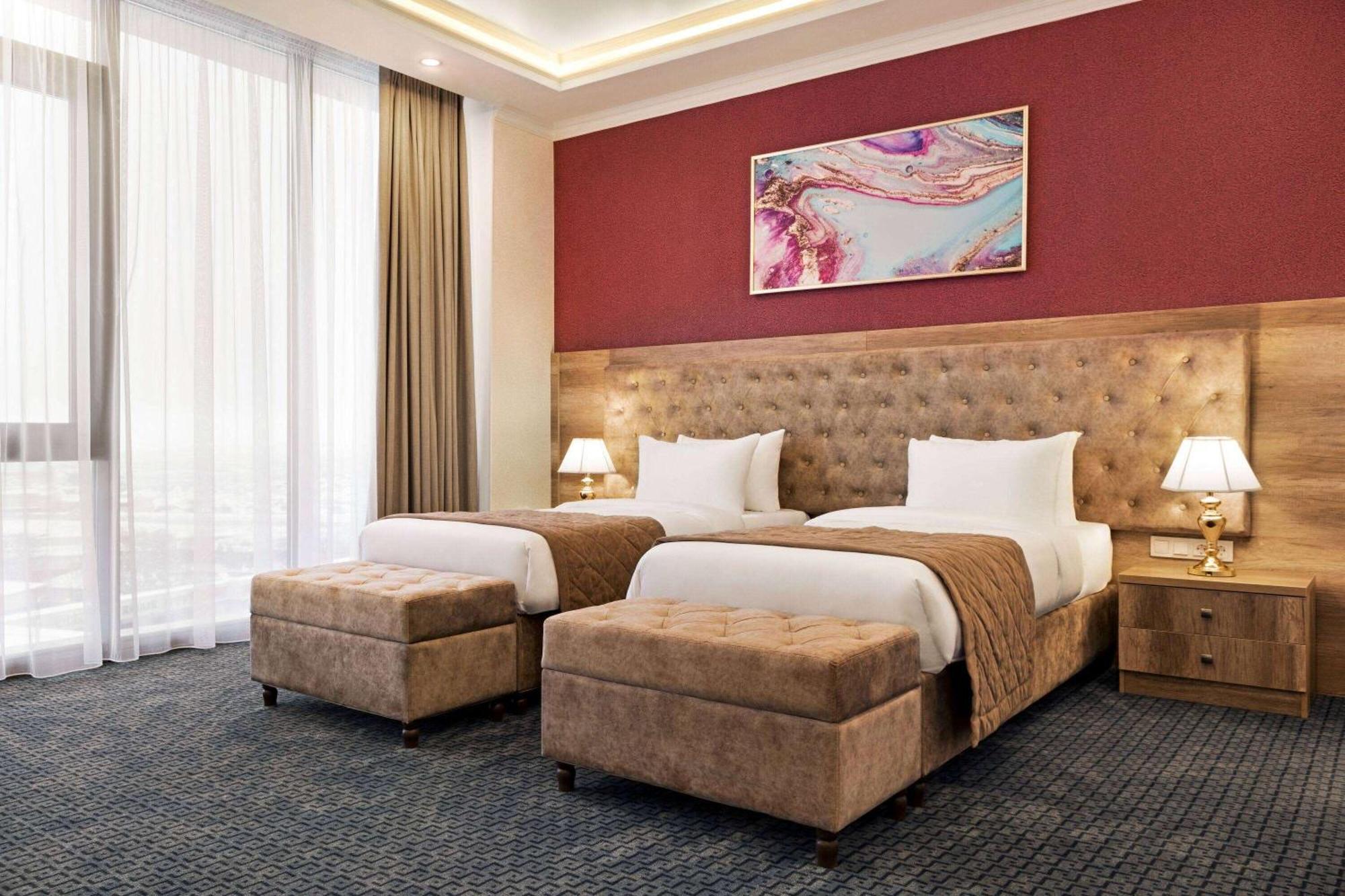 Ramada By Wyndham Shymkent Hotel Kültér fotó