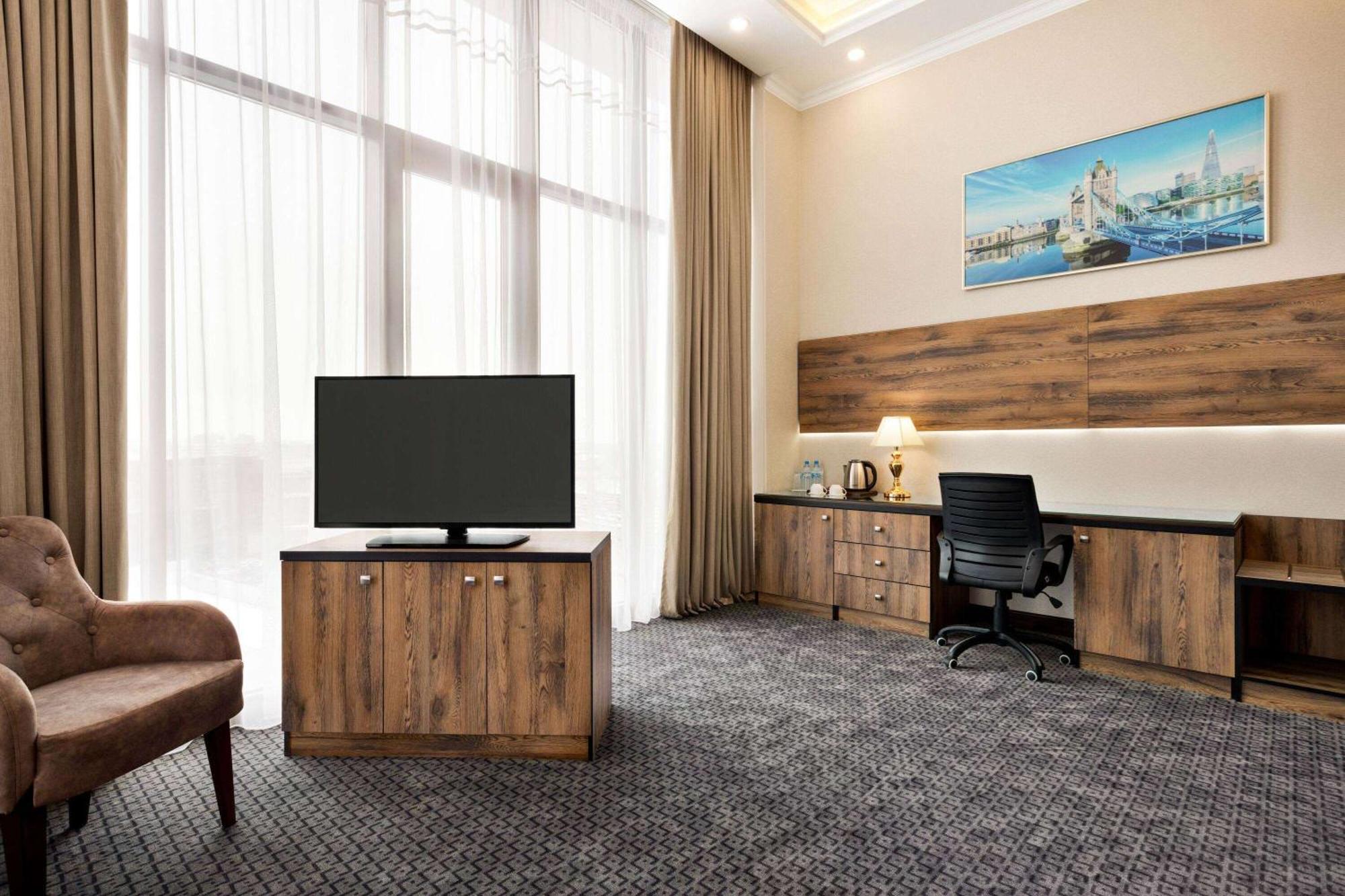 Ramada By Wyndham Shymkent Hotel Kültér fotó