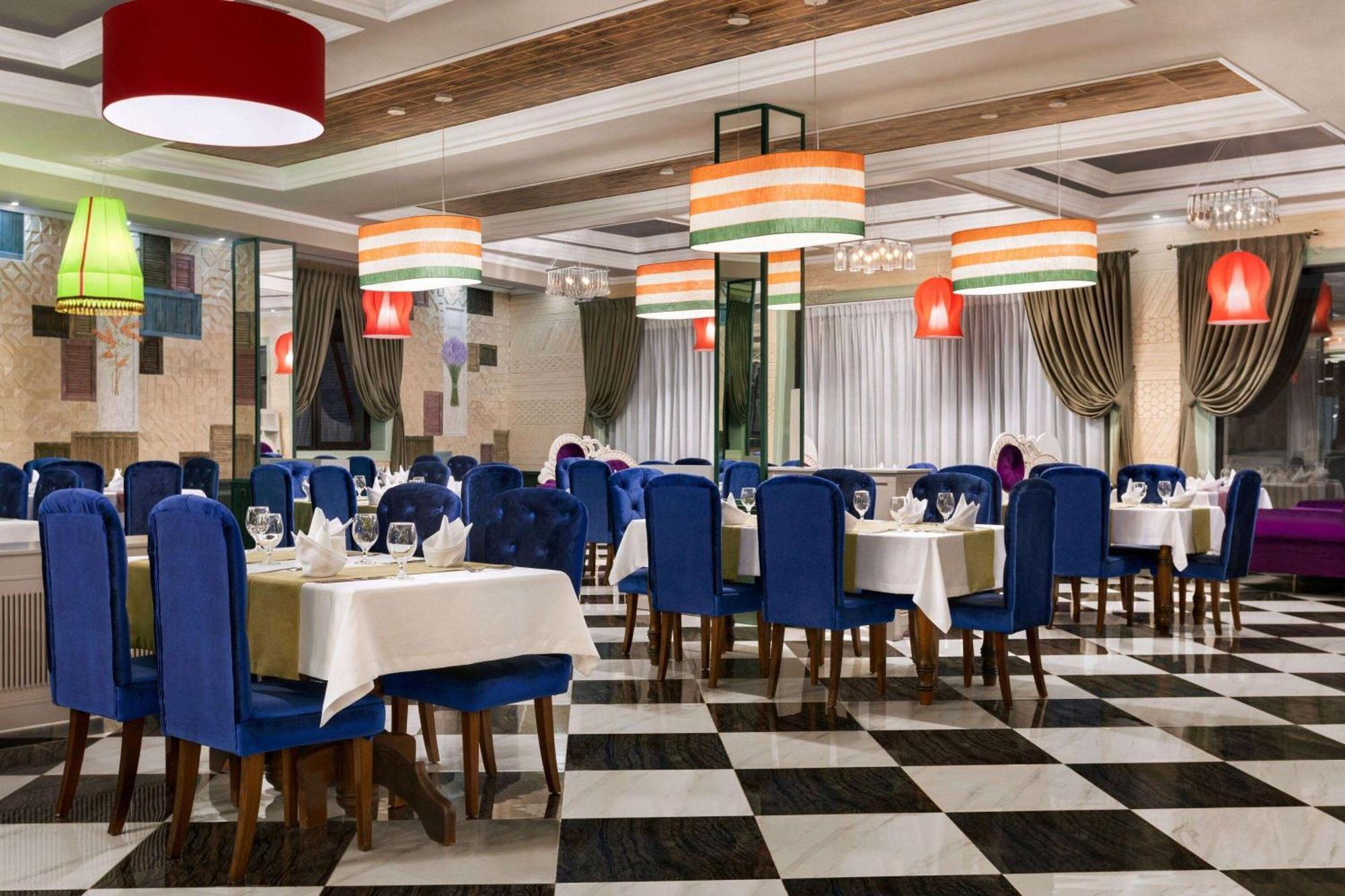 Ramada By Wyndham Shymkent Hotel Kültér fotó
