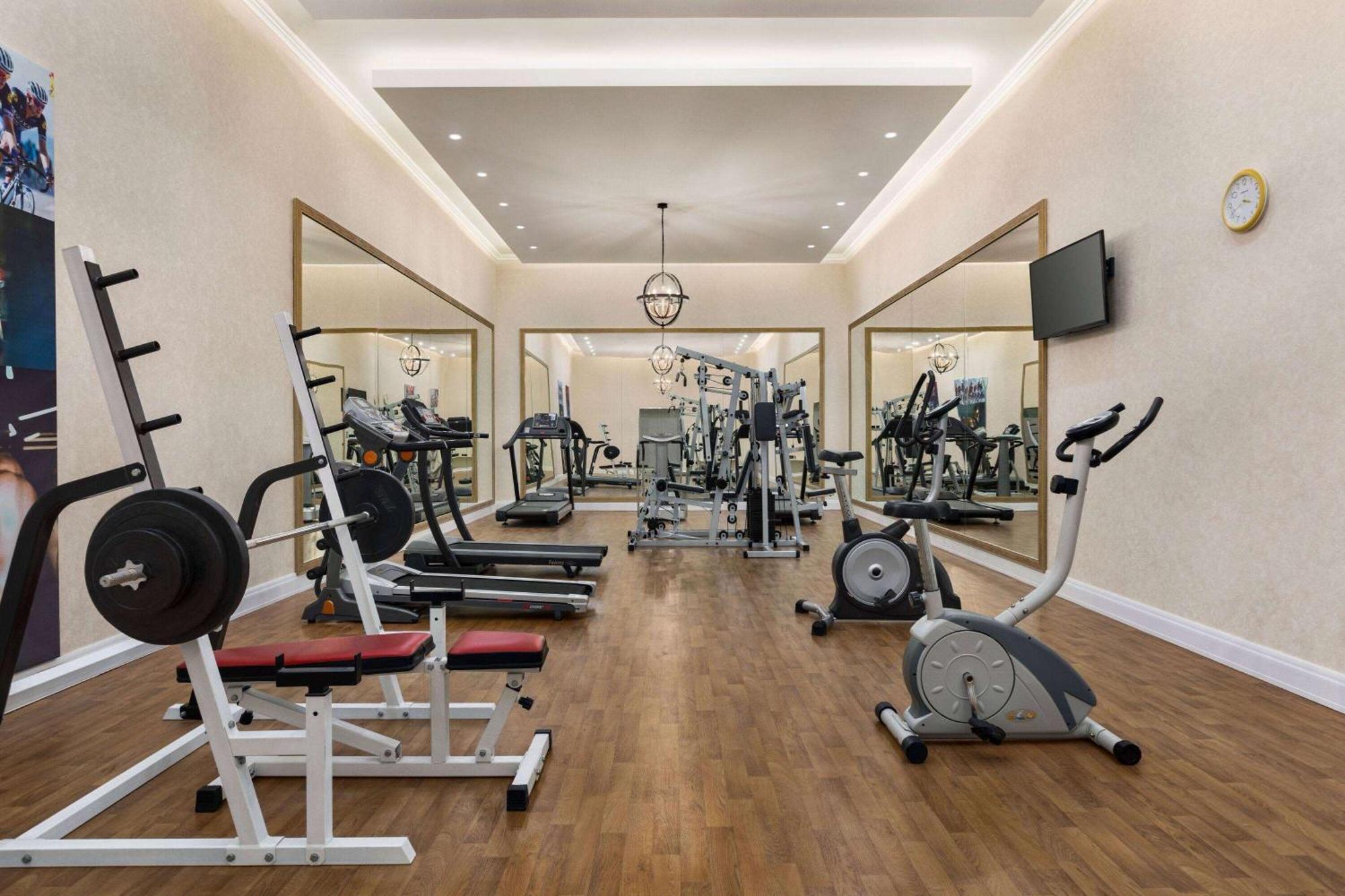 Ramada By Wyndham Shymkent Hotel Kültér fotó