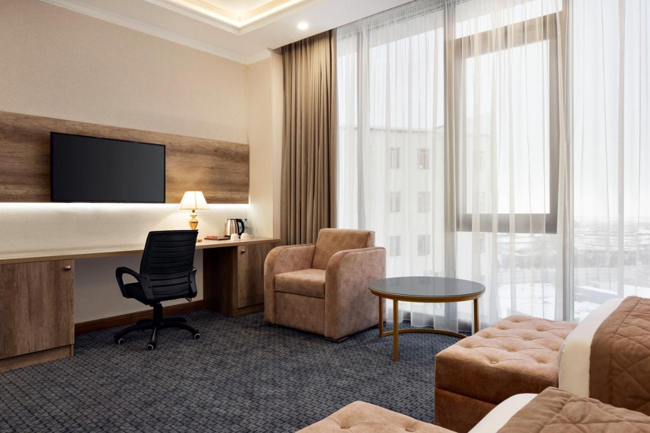 Ramada By Wyndham Shymkent Hotel Kültér fotó