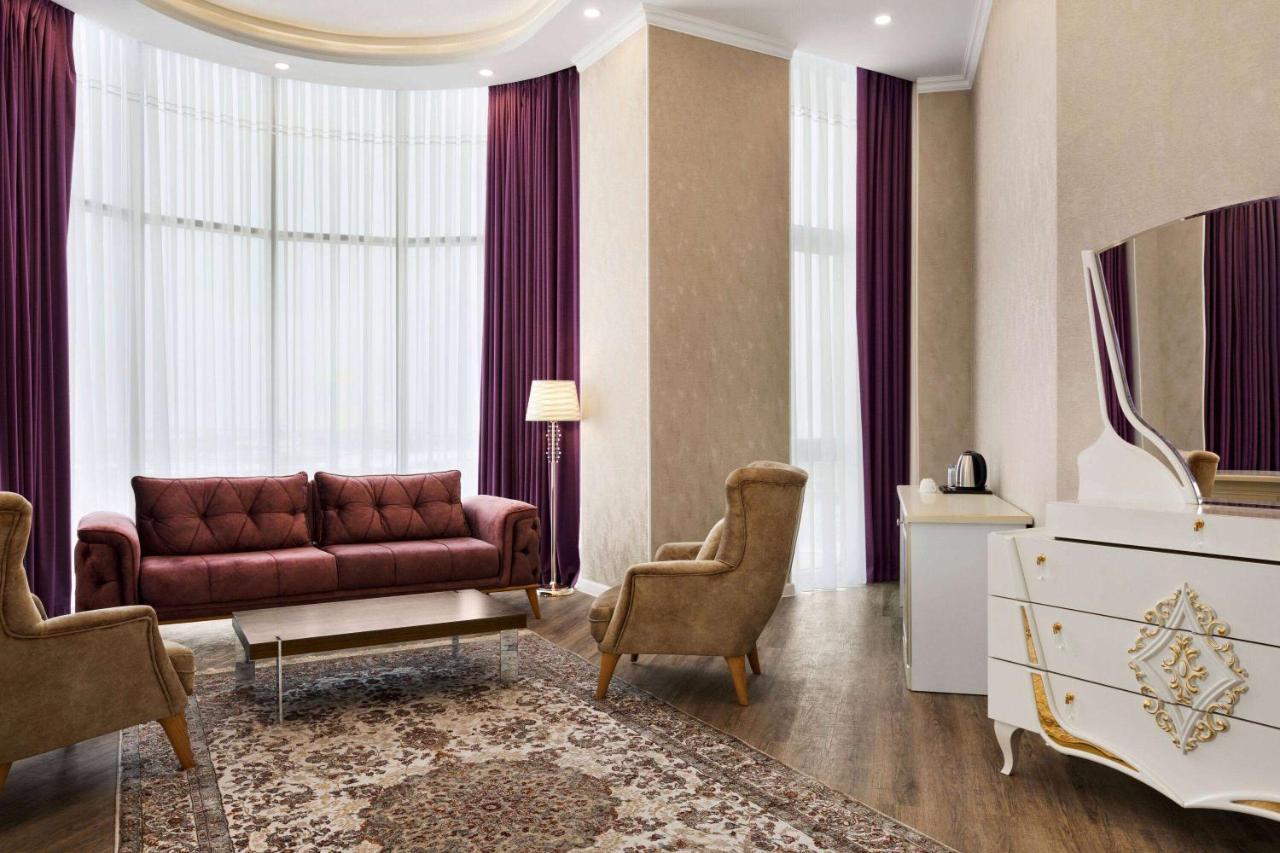 Ramada By Wyndham Shymkent Hotel Kültér fotó